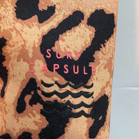 Billabong Peeky Jacket, teen size 8, with front zipper and cheetah print. EUC - Picture 4 of 7